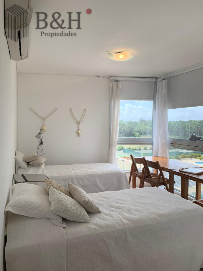 Apartamento ID.1233 - Venta y alquiler de departamento esquinero de tres dormitorios mas dependencia de servicio, Torre LE PARC, playa Brava. Punta del Este