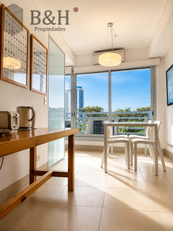 Apartamento ID.1233 - Venta y alquiler de departamento esquinero de tres dormitorios mas dependencia de servicio, Torre LE PARC, playa Brava. Punta del Este