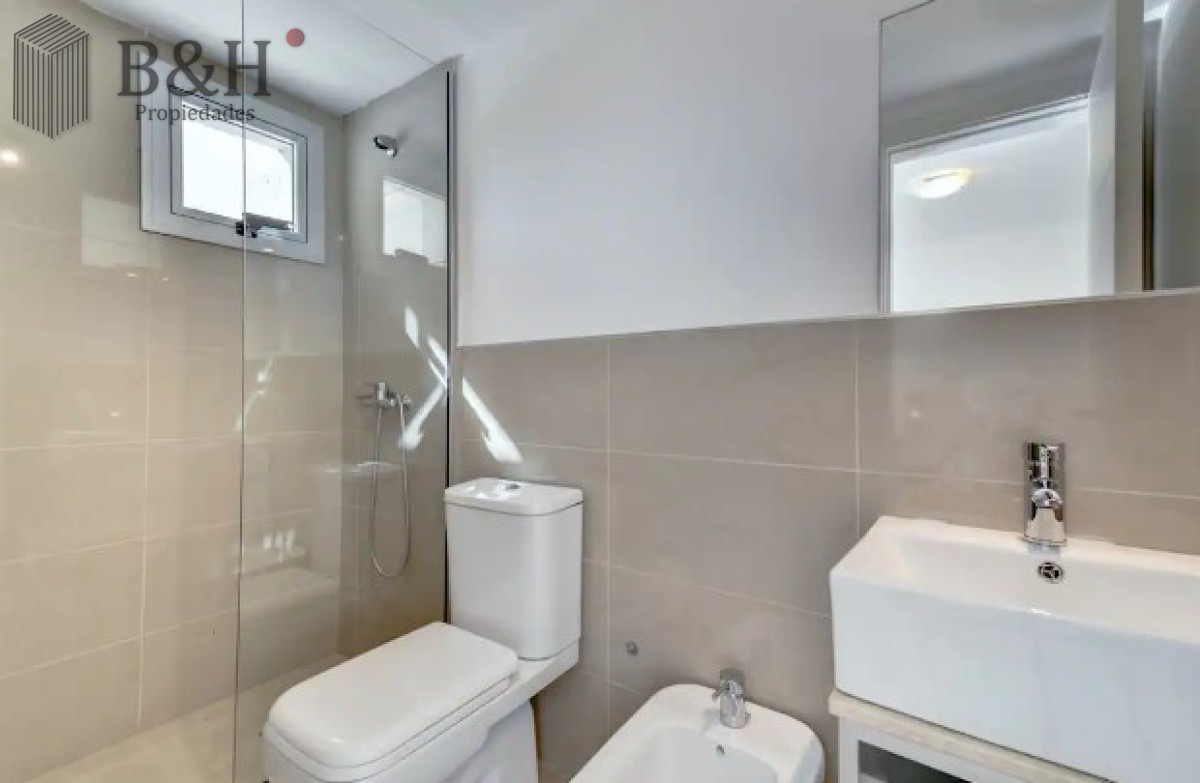 Apartamento ID.2176 - Apartamento de 3 Dormitorios en Venta Primera Línea del Mar, Playa Brava Punta del Este