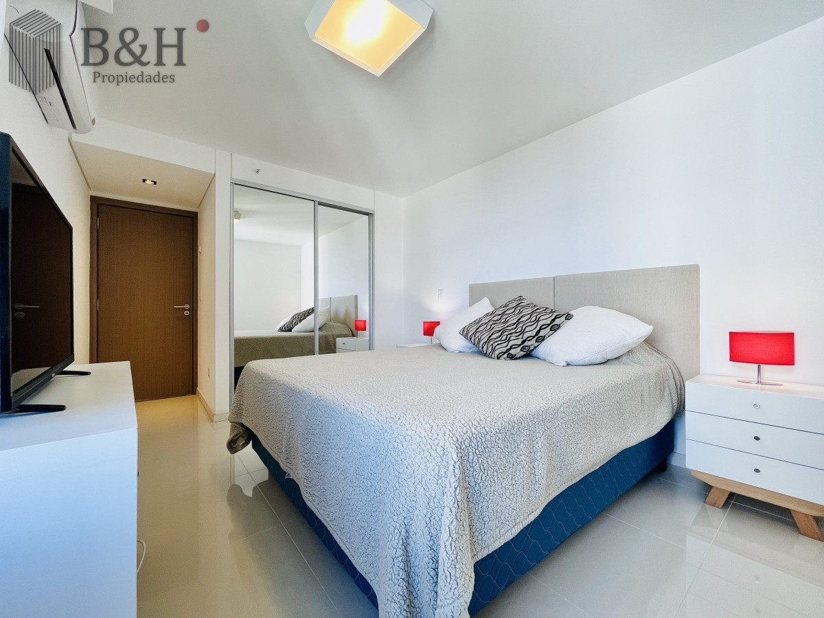Apartamento ID.3294 - Apartamento con Vista al Mar de 3 Dormitorios y Dependencia + Parrillero en Playa Brava, Punta del Este 