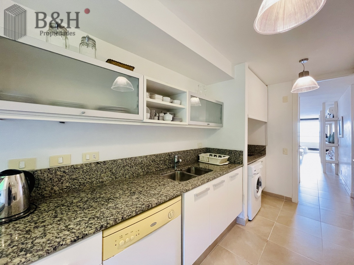 Apartamento ID.5185 - Alquiler temporario de apartamento de dos dormitorios con parrillero de uso exclusivo en Punta Ballena