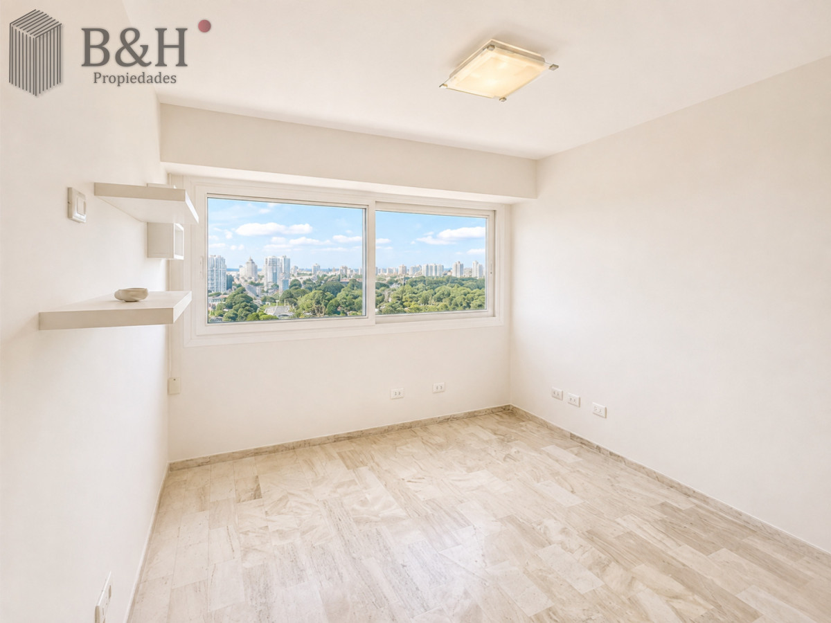 Apartamento ID.319 - Venta y alquiler anual de amplio apartamento de tres dormitorios completamente reciclado sobre Roosevelt, Punta del Este