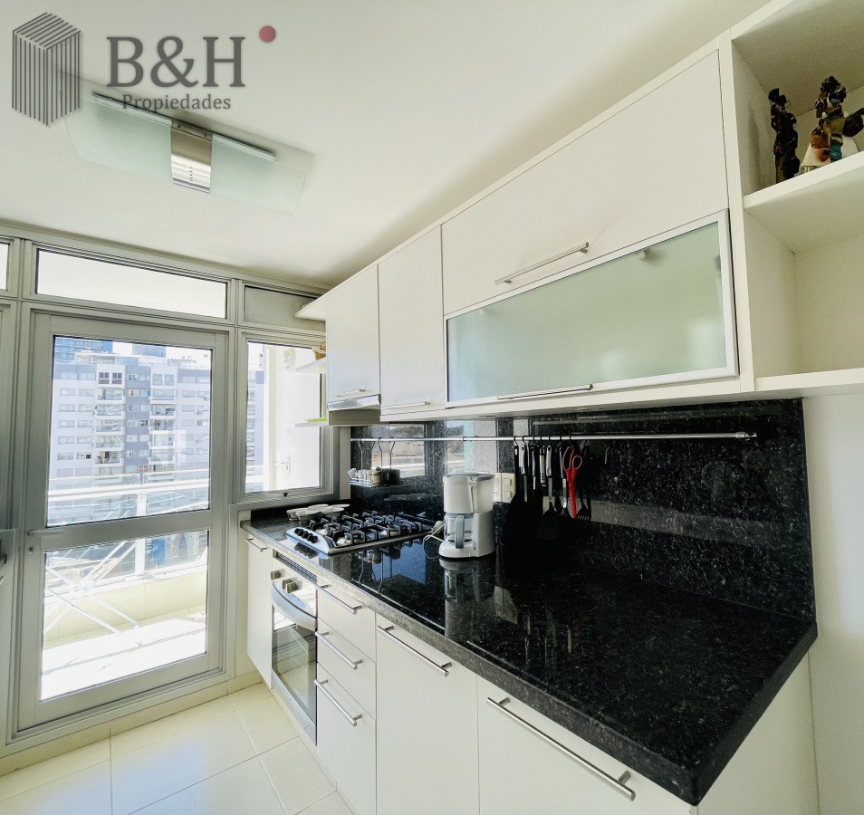 Apartamento ID.7071 - Venta y alquiler temporario de apartamento de dos dormitorios en playa Mansa, Punta del Este