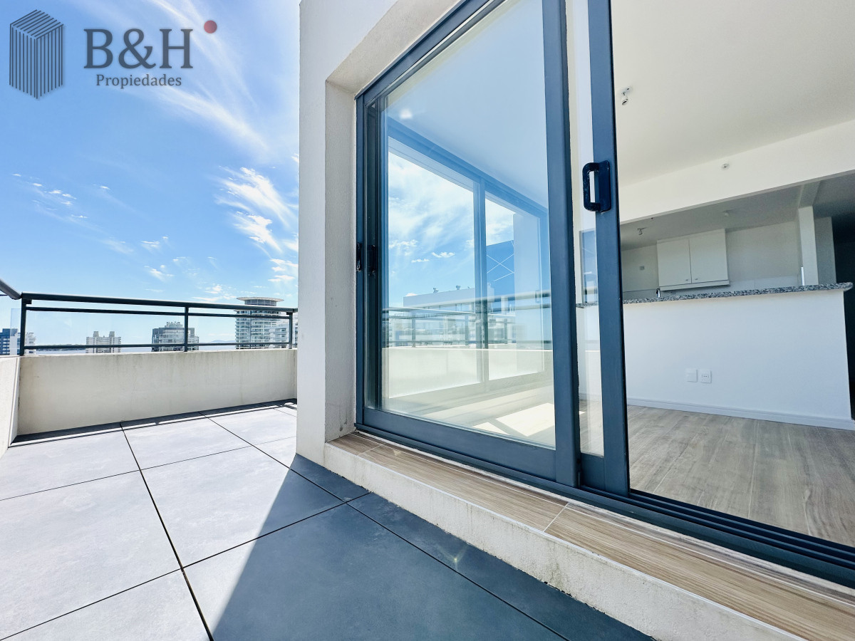 Apartamento ID.6873 - Venta de apartamento con vista al mar y muy luminoso de 2 dormitorios con 2 baños, Playa Brava Aidy Grill, Punta del Este