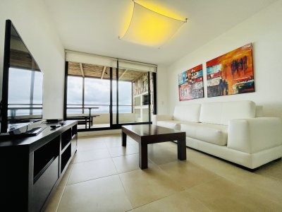 Venta de apartamento de dos dormitorios con parrillero en complejo privado de Punta Ballena