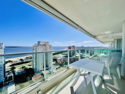 Apartamento con Vista al Mar de 2 Dormitorios a Una Cuadra de la Playa, Punta del Este
