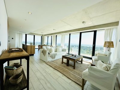 Venta de Apartamento de 1 Dormitorio en suite piso alto de Torre Surfside Village, Punta del Este