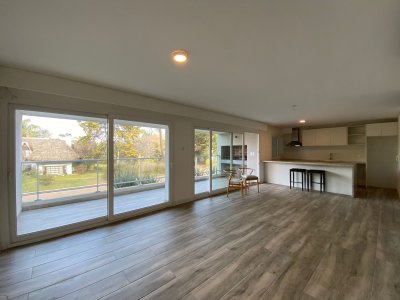 Espectacular Apartamento de Dos Dormitorios, Dependencia y Parrillero a Estrenar en Punta del Este