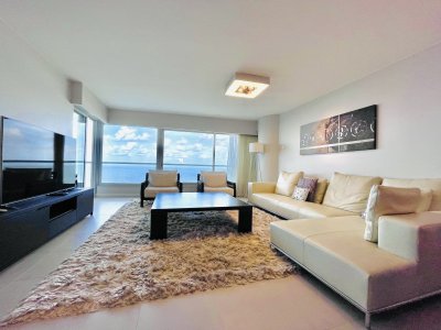 Oportunidad en Venta, Moderno Apartamento de 2 Dormitorios y Dependencia sobre Primera Línea de playa Brava, Le Parc