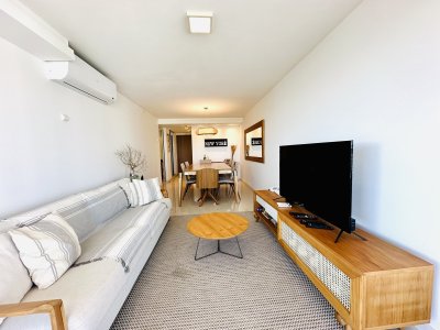 Alquiler de temporada de apartamento en playa Brava de 2 dormitorios mas dependencia de servicio