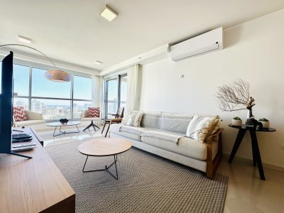 Alquiler de temporada de apartamento en playa Brava de 2 dormitorios mas dependencia de servicio