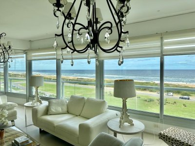 Oportunidad en Venta y Alquiler temporal de maravilloso departamento esquinero en Torre Le Parc, Playa Brava, Punta del Este