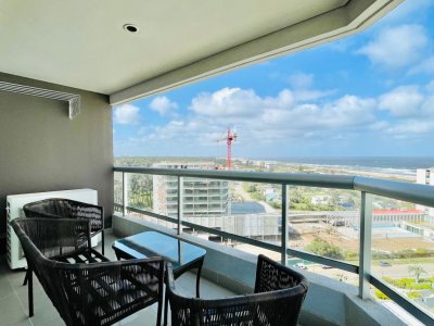 Alquiler temporario y venta de apartamento en torre de playa Brava con dos dormitorios 