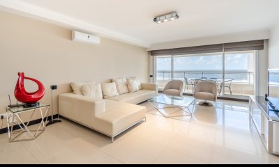 Moderno Apartamento de 3 Dormitorio y Dependencia Frente al Mar, Playa Brava