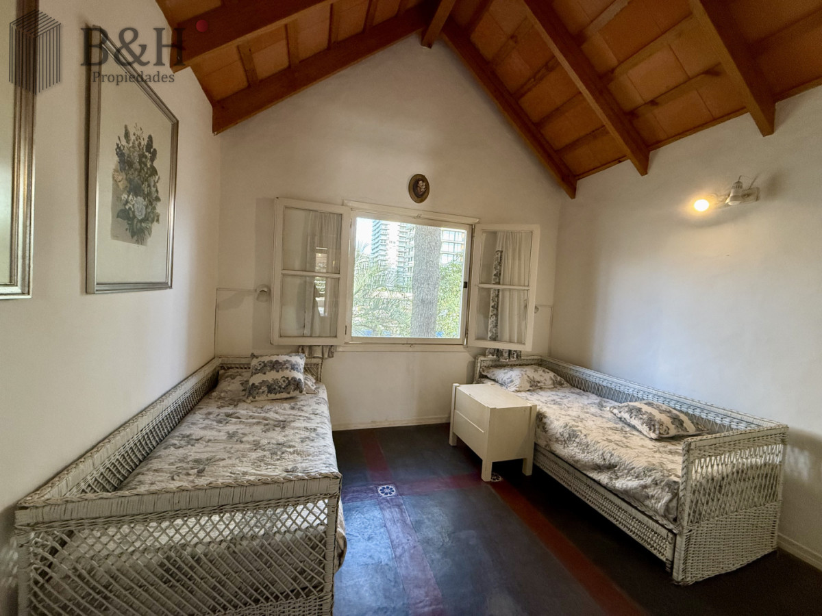Casa ID.5618 - Casa de 3 Dormitorios más Dependencia y Piscina, en Aidy Grill Punta del Este, Ubicada a pasos del Mar