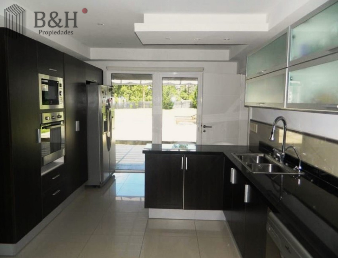 Casa ID.635 - Moderna Casa de 4 Dormitorios en el Golf - Punta del Este