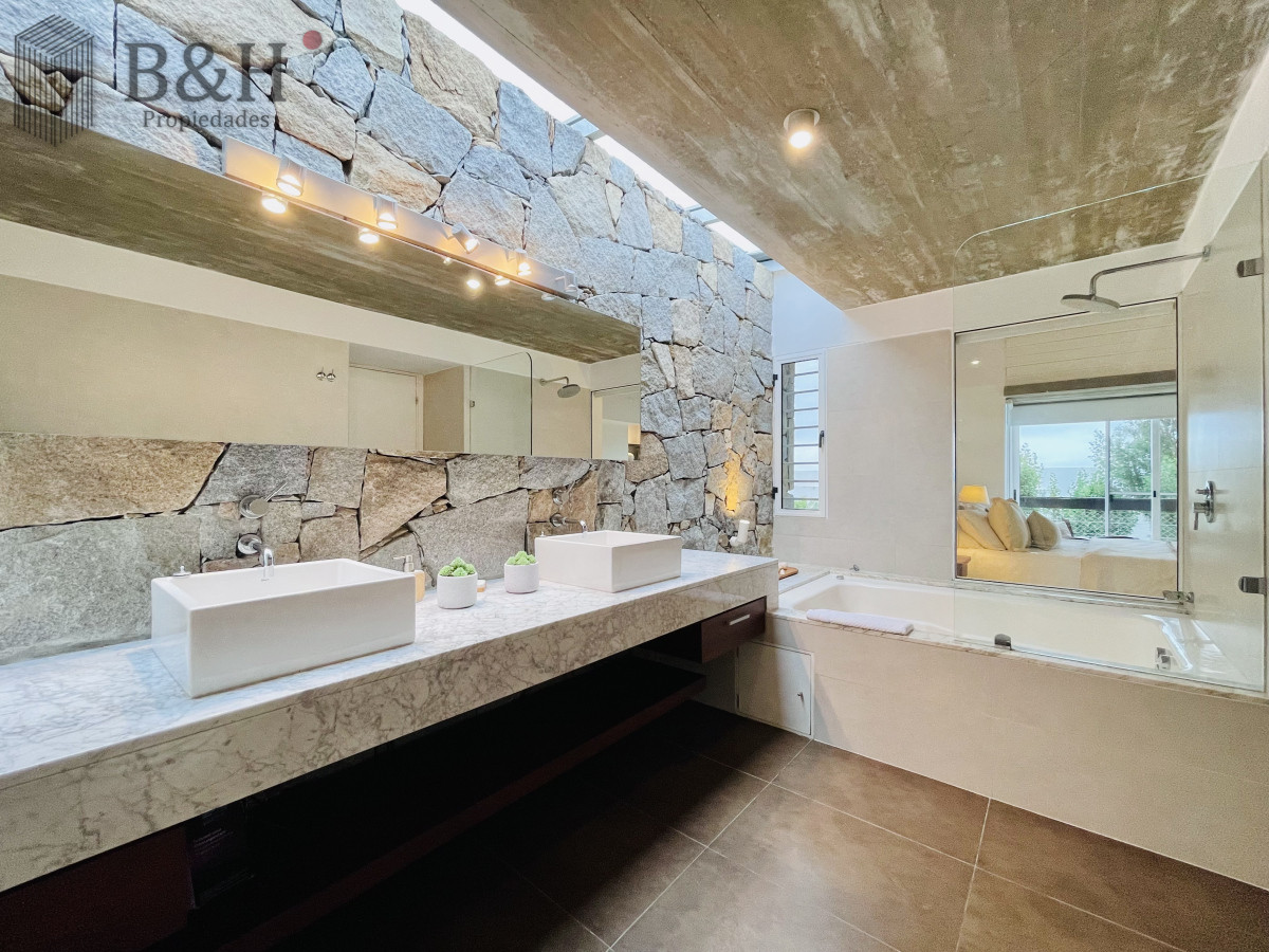 Casa ID.3550 - Excelente Casa de 5 Dormitorios en Manantiales, Punta del Este