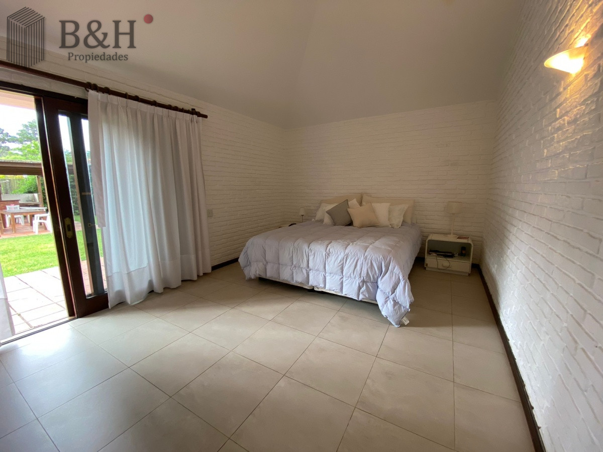 Casa ID.3246 - Alquiler temporario de casa de tres dormitorios con piscina en Barrio Lugano a pasos de Punta Shopping, Punta del Este