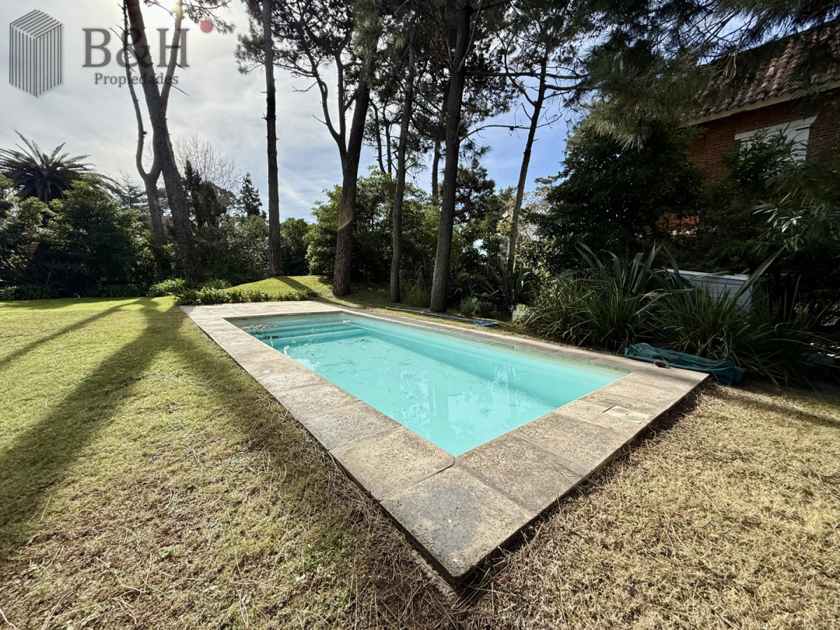 Casa ID.5618 - Casa de 3 Dormitorios más Dependencia y Piscina, en Aidy Grill Punta del Este, Ubicada a pasos del Mar