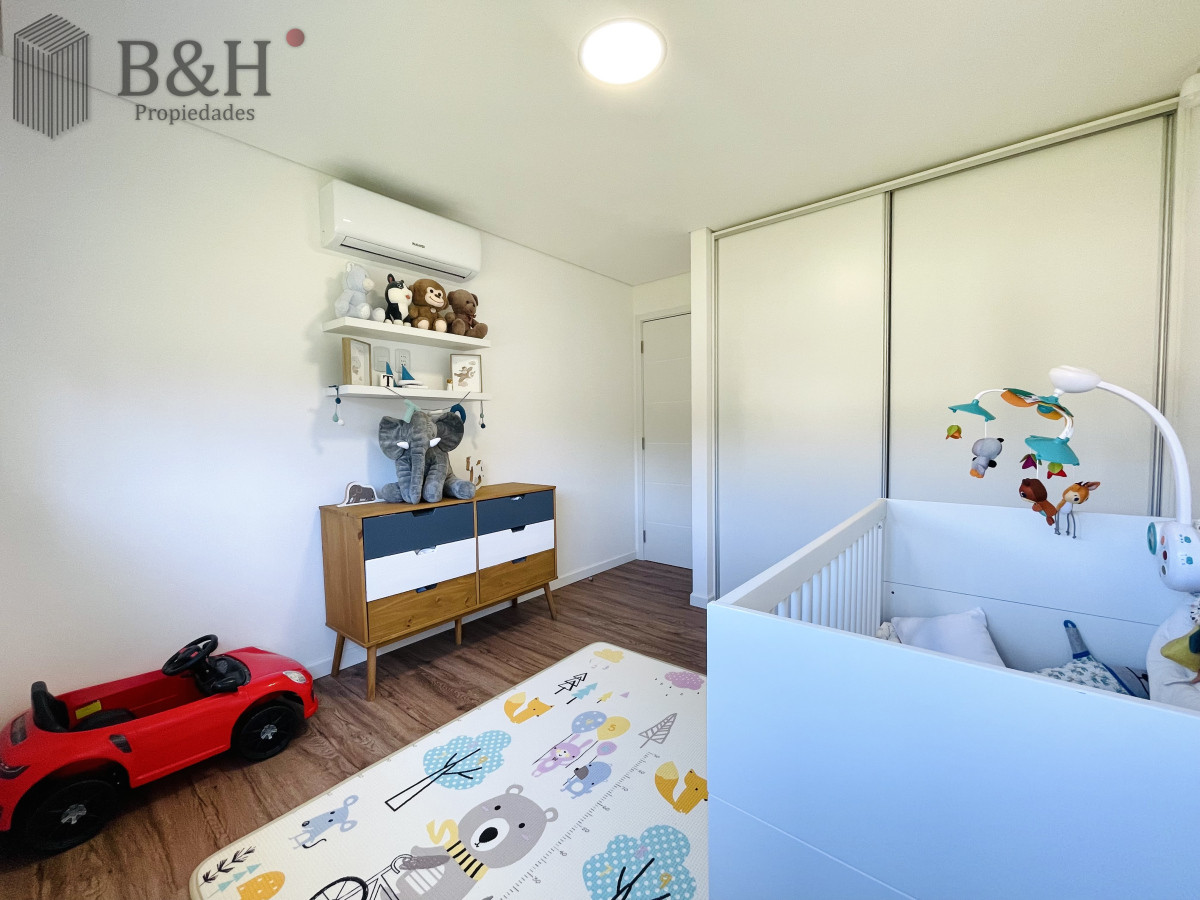 Casa ID.3784 - Moderna Casa de 4 Dormitorios, Piscina Climatizada y Parrillero en Punta Ballena, Barrio Semi Privado
