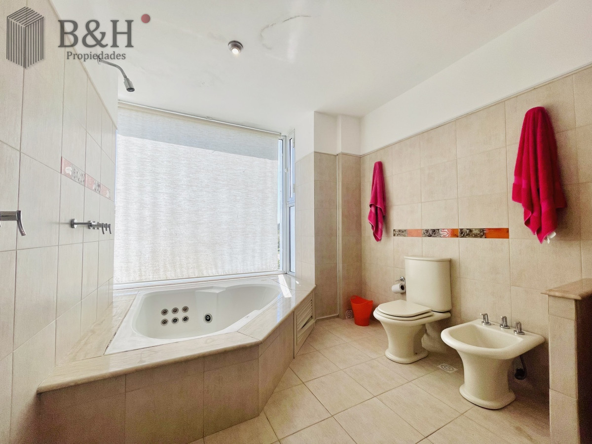 Casa ID.3363 - Muy Buena Casa de 5 Dormitorios y Piscina en Rincón del Indio, a Pocos Metros del Mar