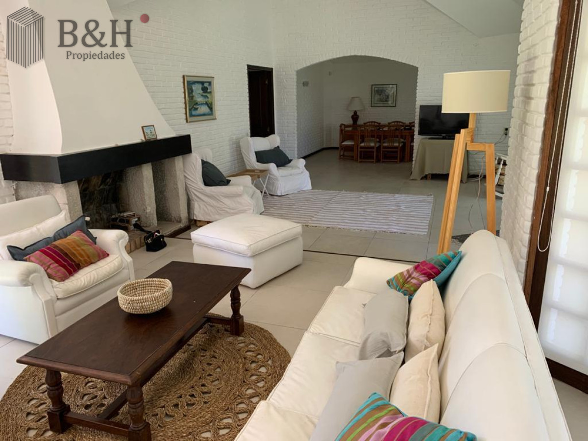 Casa ID.3246 - Alquiler temporario de casa de tres dormitorios con piscina en Barrio Lugano a pasos de Punta Shopping, Punta del Este