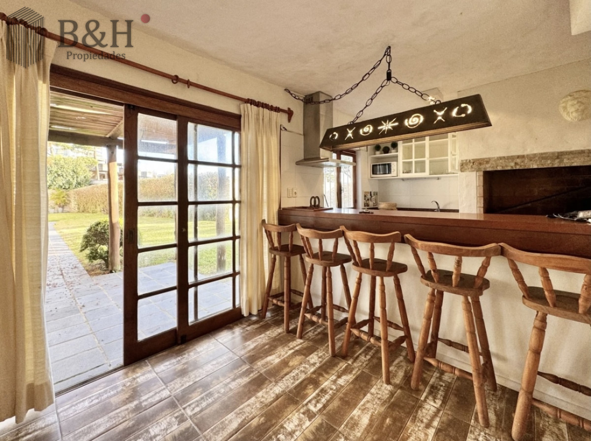 Casa ID.5406 - Moderna Casa de 4 Dormitorios en Playa Mansa a 150 metros del Mar
