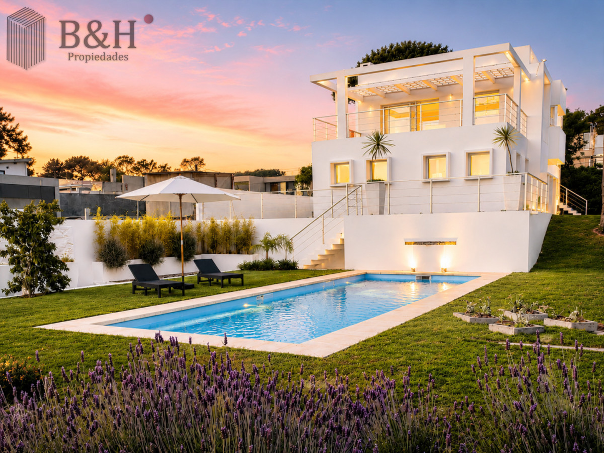 Excelente Casa de 4 Dormitorios y Piscina en Manantiales, Punta del Este