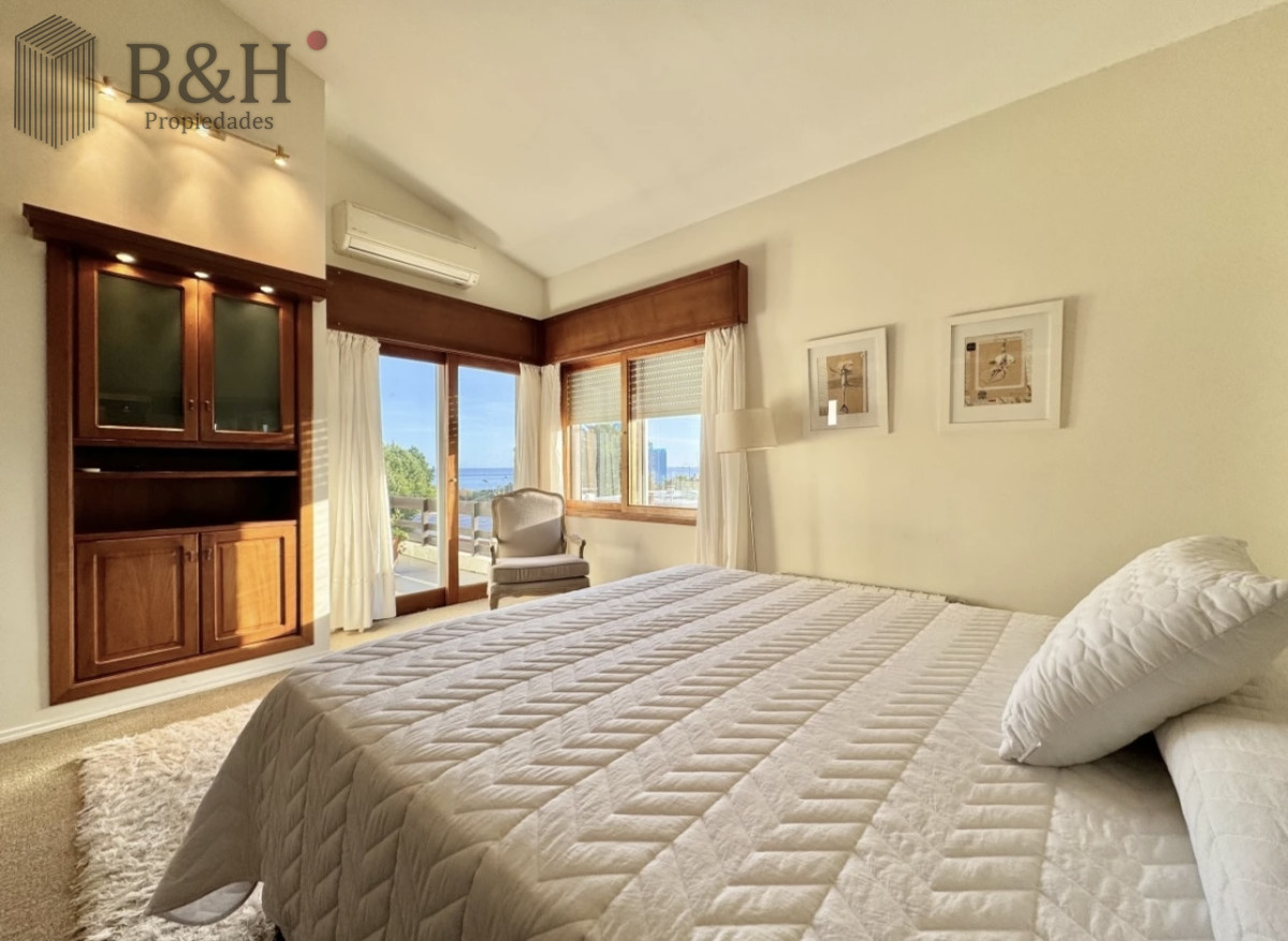 Casa ID.5406 - Moderna Casa de 4 Dormitorios en Playa Mansa a 150 metros del Mar