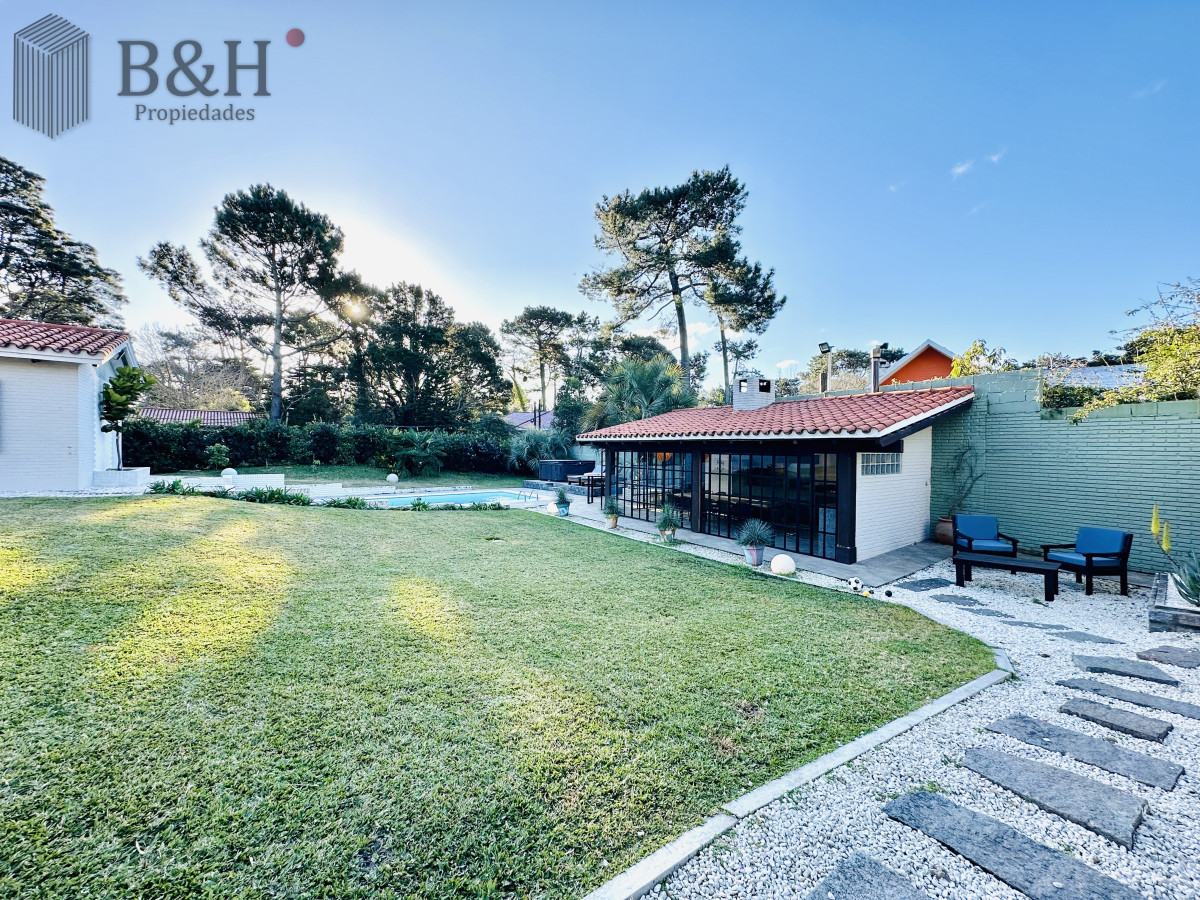 Casa ID.5399 - Espectacular Casa Moderna de 5 Dormitorios con Piscina Climatizada en Alquiler de Temporada