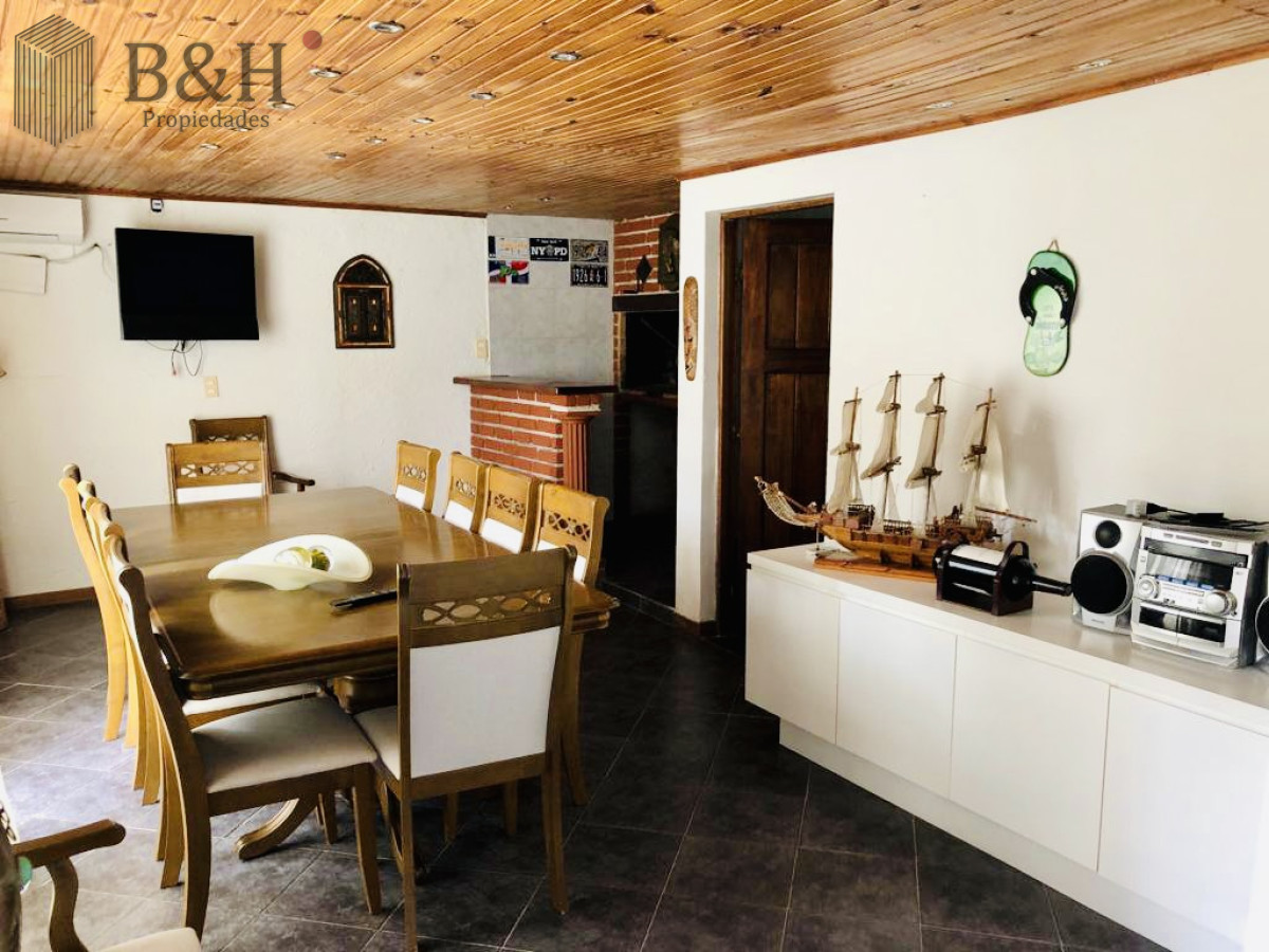 Casa ID.5614 - Alquiler temporario de casa con 3 Dormitorios con piscina y barbacoa en Jardines de Córdoba, Punta del Este