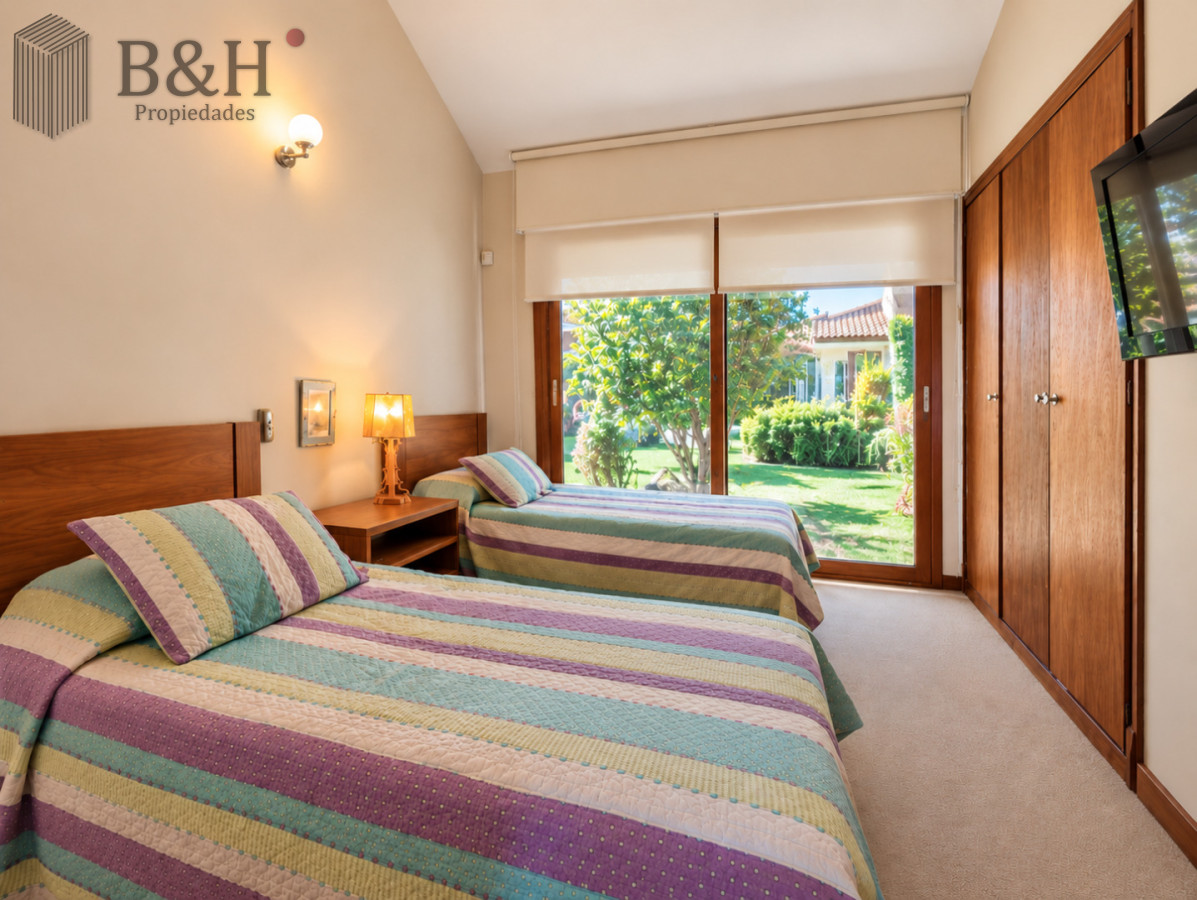 Casa ID.258 - Excelente Casa de 4 Dormitorios y Piscina a una Cuadra del Mar 