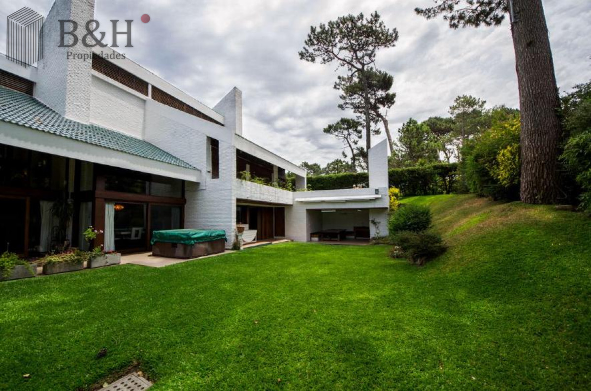 Casa ID.3886 - Excelente Casa de 4 Dormitorios en Playa Mansa, Ideal para vivir todo el año