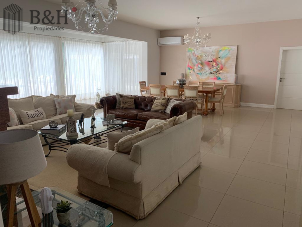 Casa ID.635 - Moderna Casa de 4 Dormitorios en el Golf - Punta del Este