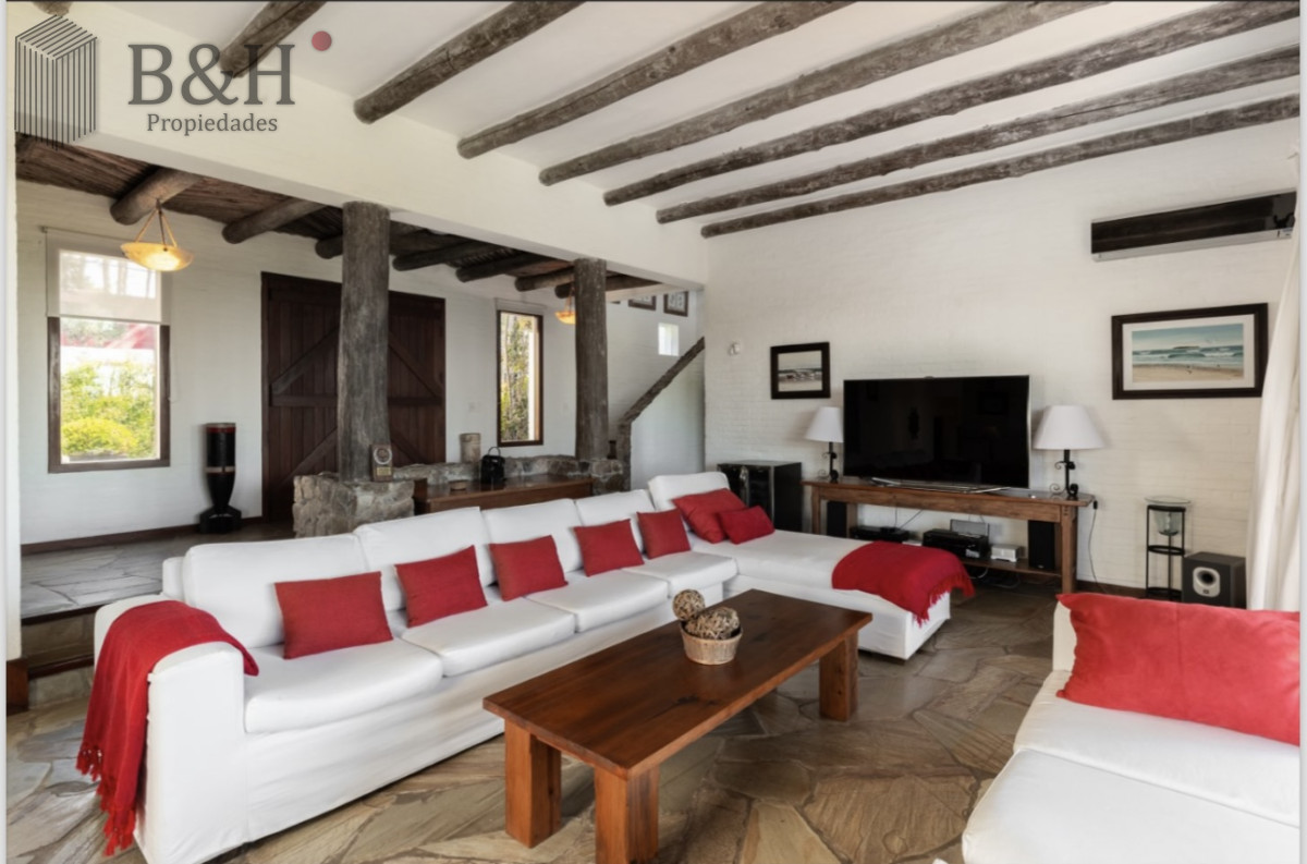 Casa ID.5322 - Excelente casa de 5 dormitorios mas dependencia y gran parque a 200 metros de la Playa de Montoya en alquiler de temporada