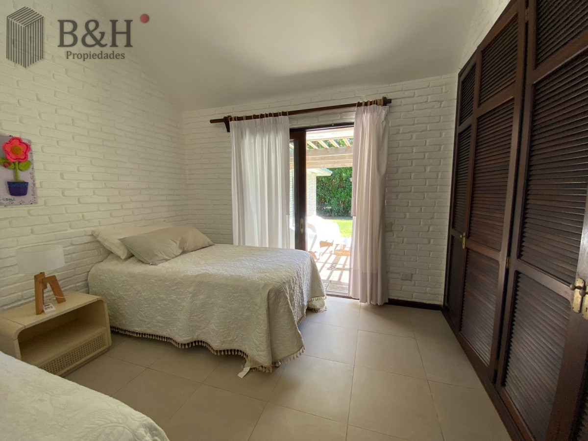 Casa ID.3246 - Alquiler temporario de casa de tres dormitorios con piscina en Barrio Lugano a pasos de Punta Shopping, Punta del Este