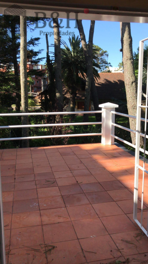 Casa ID.5618 - Casa de 3 Dormitorios más Dependencia y Piscina, en Aidy Grill Punta del Este, Ubicada a pasos del Mar