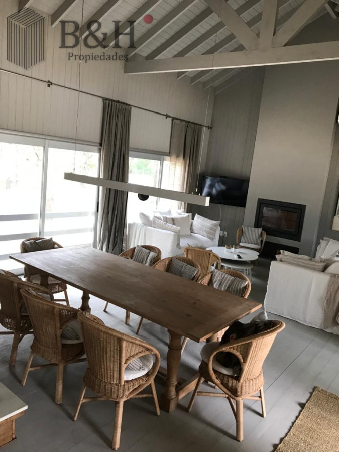 Casa ID.5071 - Venta y alquiler temporario de exclusiva casa de cuatro dormitorios mas dependencia en Barrio Pinar del Faro, Jose Ignacio
