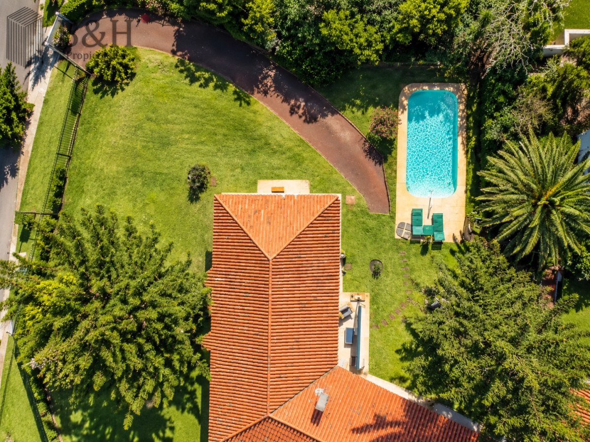 Casa ID.258 - Excelente Casa de 4 Dormitorios y Piscina a una Cuadra del Mar 