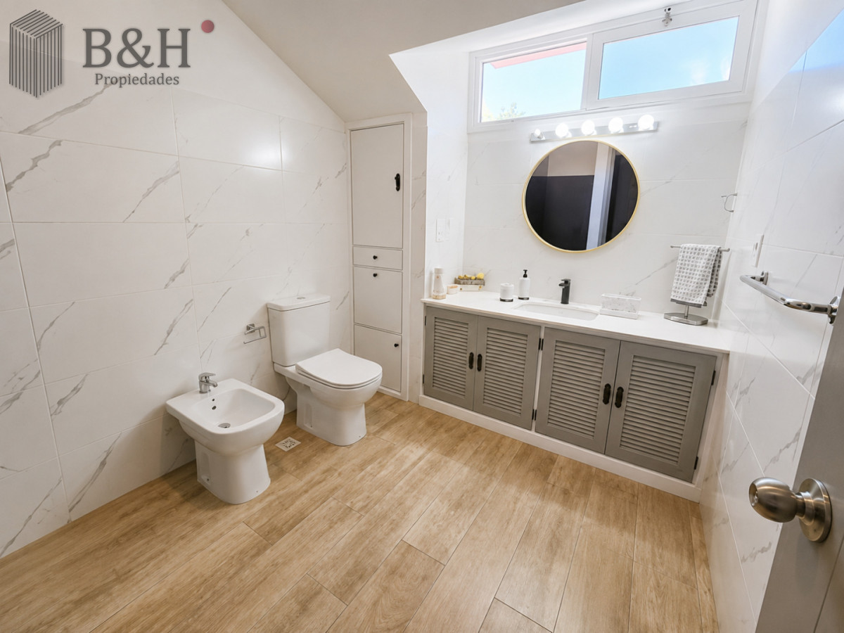Casa ID.8106 - Moderna Casa de 4 Dormitorios con Piscina Climatizada y Barbacoa en Punta del Este