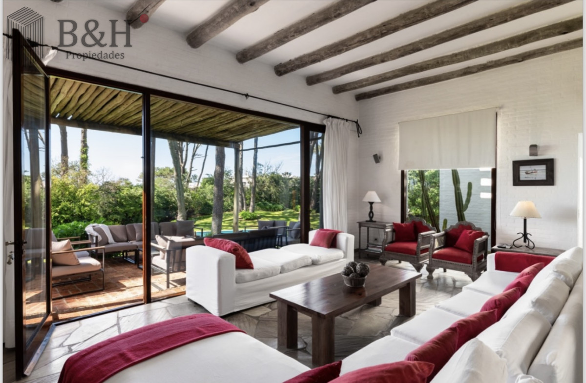 Casa ID.5322 - Excelente casa de 5 dormitorios mas dependencia y gran parque a 200 metros de la Playa de Montoya en alquiler de temporada