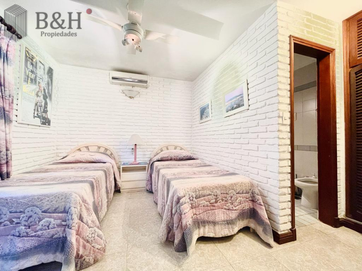 Casa ID.5645 - Excelente Casa de 4 Dormitorios en Playa Mansa - Punta del Este