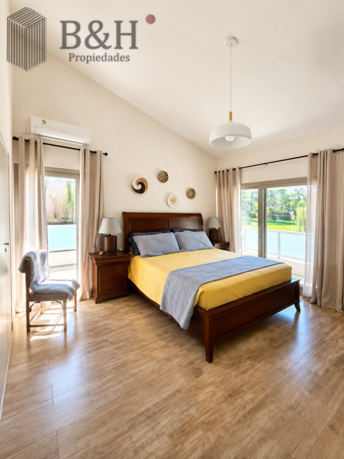 Casa ID.8106 - Moderna Casa de 4 Dormitorios con Piscina Climatizada y Barbacoa en Punta del Este