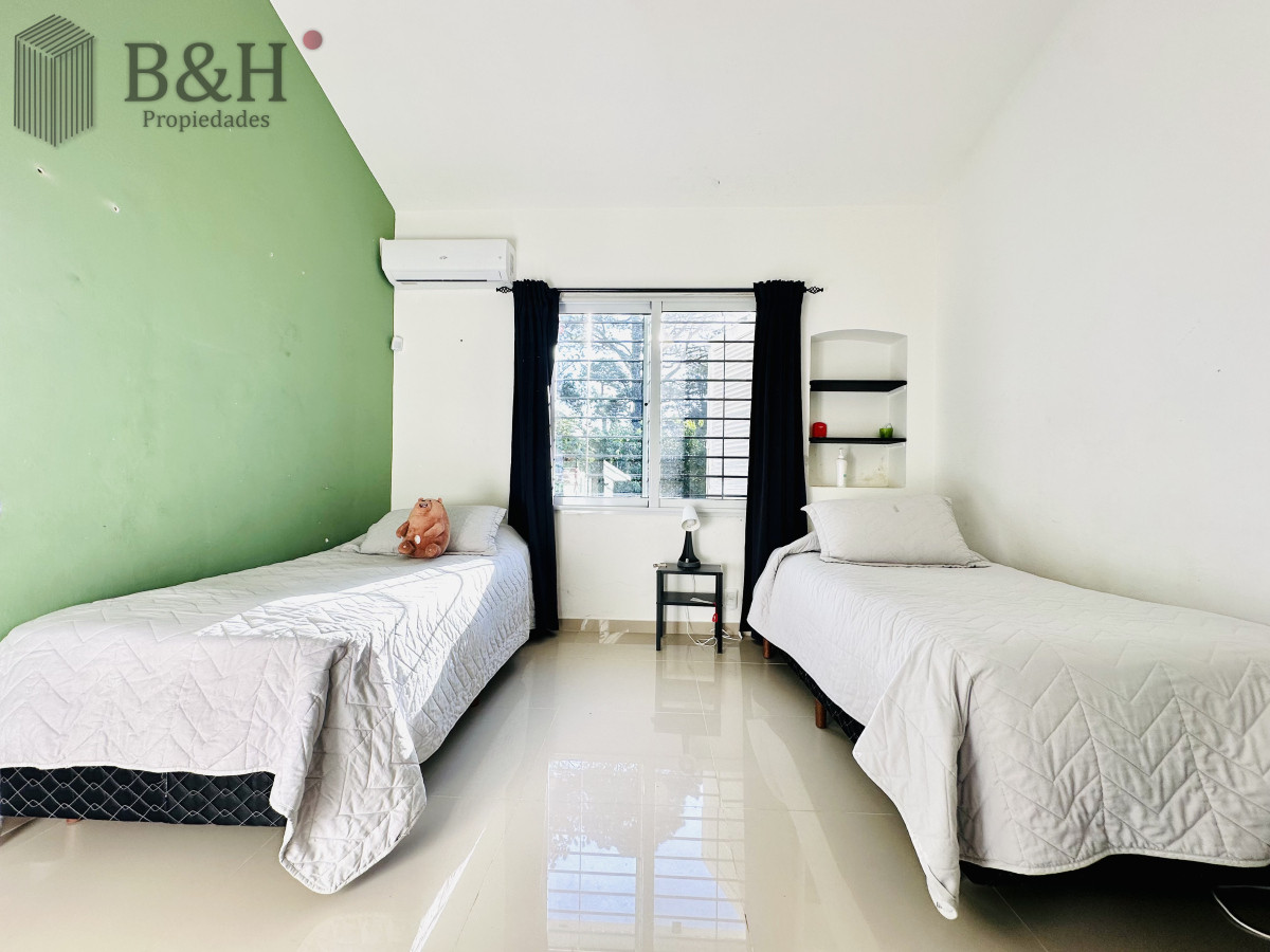 Casa ID.5399 - Espectacular Casa Moderna de 5 Dormitorios con Piscina Climatizada en Alquiler de Temporada