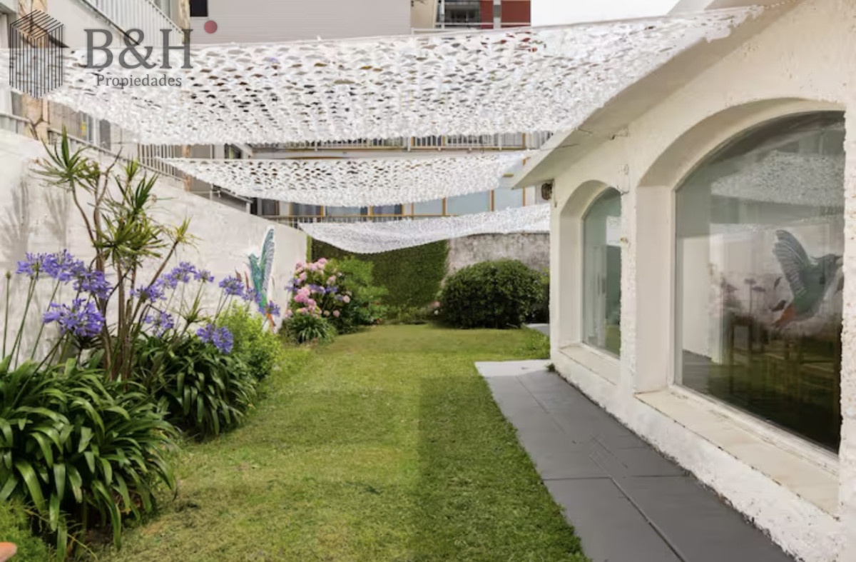 Casa ID.2158 - Gran Casa en Venta sobre el Mar de 5 Dormitorios y Dependencia en Península, Punta del Este
