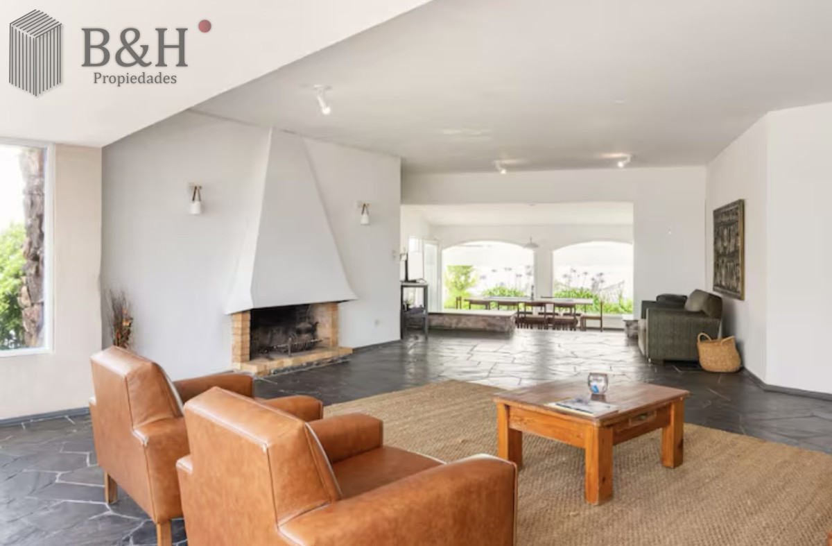 Casa ID.2158 - Gran Casa en Venta sobre el Mar de 5 Dormitorios y Dependencia en Península, Punta del Este