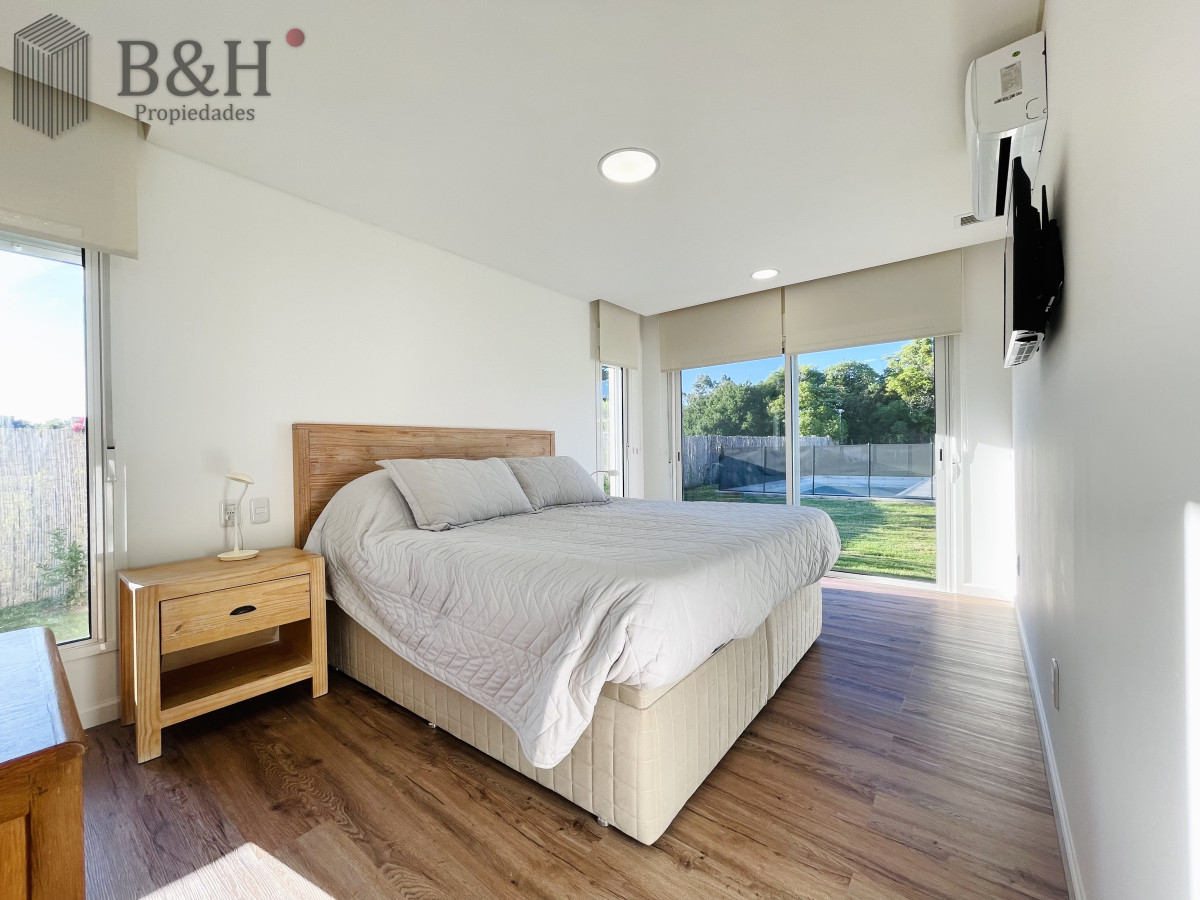 Casa ID.3784 - Moderna Casa de 4 Dormitorios, Piscina Climatizada y Parrillero en Punta Ballena, Barrio Semi Privado