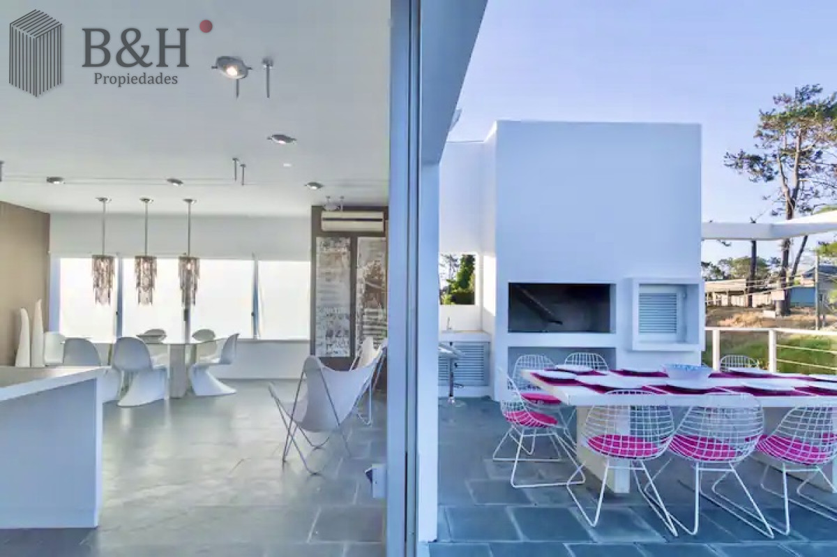 Excelente Casa de 4 Dormitorios y Piscina en Manantiales, Punta del Este - GoPunta - Portal Inmobiliario de Punta del Este - Maldonado