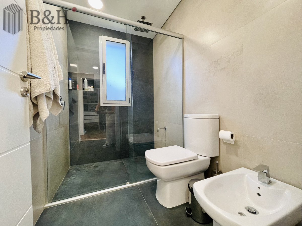Casa ID.3784 - Moderna Casa de 4 Dormitorios, Piscina Climatizada y Parrillero en Punta Ballena, Barrio Semi Privado