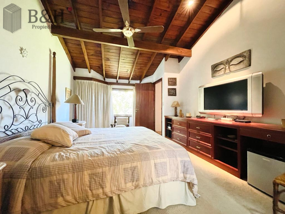 Casa ID.5645 - Excelente Casa de 4 Dormitorios en Playa Mansa - Punta del Este